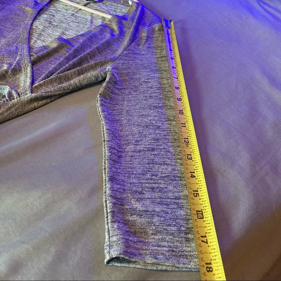 Was💲15! EUC Jennifer Lopez sparkly silver ruched wrap top women’s medium - Picture 15 of 16